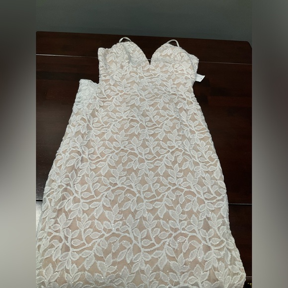 NWT WINDSOR WEDDING PROM COCKTAIL HIGH SIDE SLIT NUDE AND WHITE LACE GOWN - Picture 10 of 11